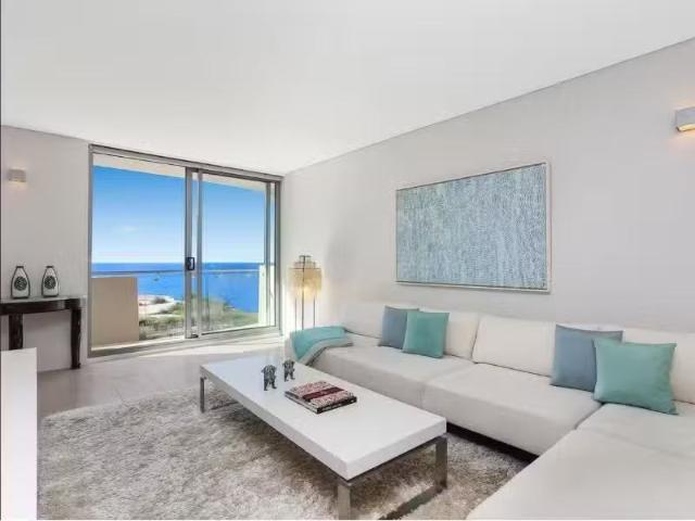 For Rent! 2 BR 2/152 Brighton Boulevard, North Bondi Apartment.