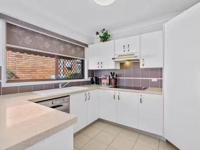Deal! 2 BR 2/172 Barrier Reef Drive, Mermaid Waters, QLD 4218
