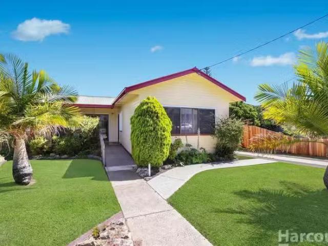 Charming 2 BR 21 Johnstone Street, Wauchope, NSW 2446 House.