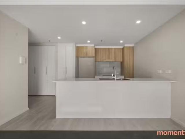 Unique 2 BR 222/325 Anketell Street, Greenway Apartment for re.