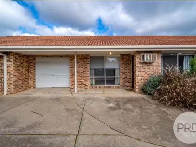 Rental! 2 BR 2/24 Incarnie Crescent, Wagga Wagga House for ren.