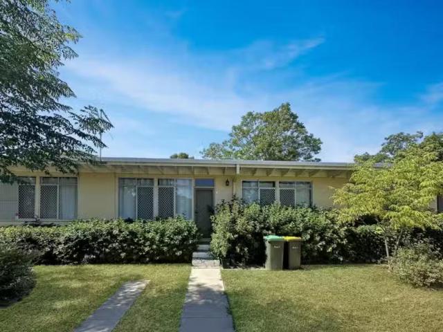 Cozy 2 BR 2/2 Queen Street, Moree Apartment for rent Listed b.