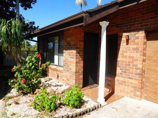 Cozy 2 BR 2/38 Regency Circuit, TUNCURRY Townhouse for rent L.