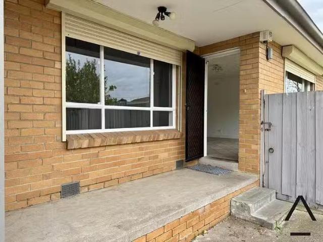 Just in! 2 BR 2/44 Ford Avenue, Sunshine North, VIC 3020