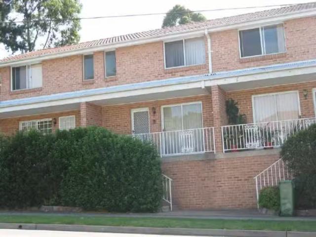 Nice 2 BR 2/45A Weston Street, Harris Park Townhouse for rent.
