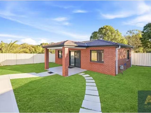 Just in! 2 BR 24A Advance Street, Schofields House for rent L.