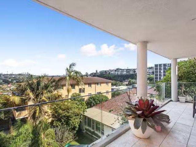 For Rent! 2 BR 2/52 Military Road, North Bondi, NSW 2026