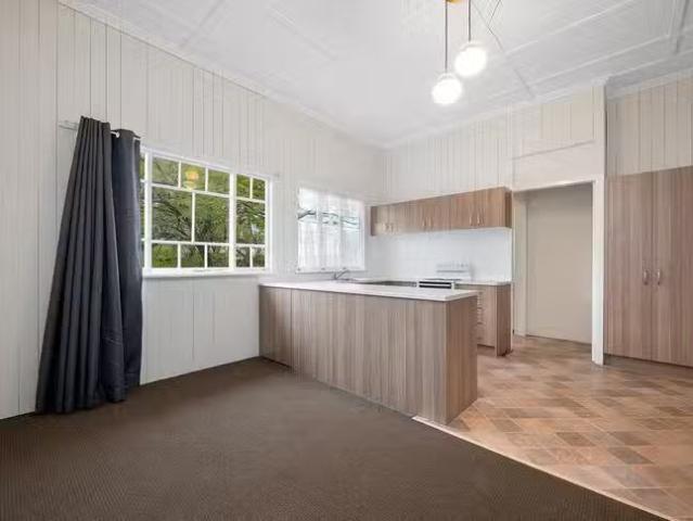 Cheap 2 BR 2/532 Logan Road, Greenslopes, QLD 4120