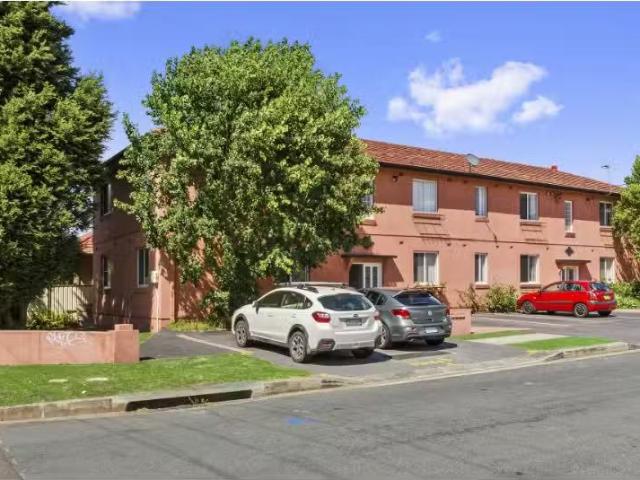 Nice 2 BR 2/60 Pioneer Road, East Corrimal Apartment for rent.