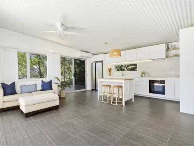 Cheap 2 BR 2/614 618 Casuarina Way, CASUARINA House for rent.