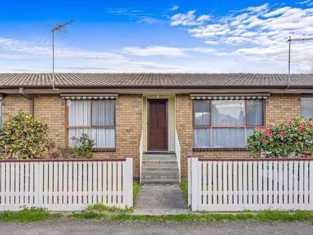 New 2 BR 2/6 Alfred Street, Sebastopol, VIC 3356
