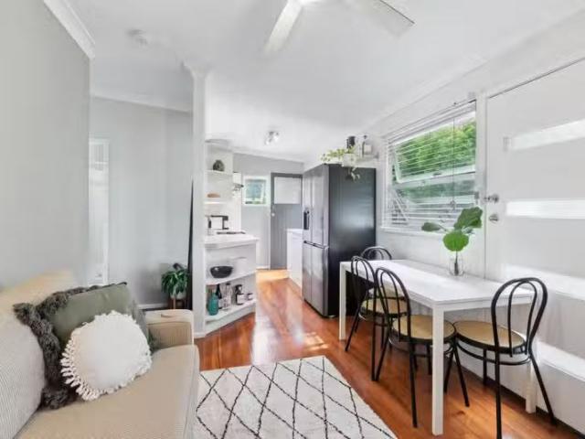 Cozy 2 BR 2/76 Alpha Street, TARINGA, QLD 4068 Unit for Rent