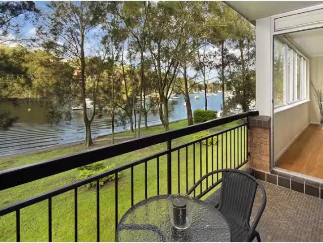 Charming 2 BR 28/302 Burns Bay Road, Lane Cove Apartment for r.