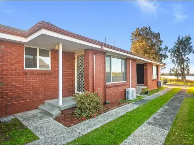 Unique 2 BR 2/85 Koona Street, ALBION PARK RAIL Apartment for.