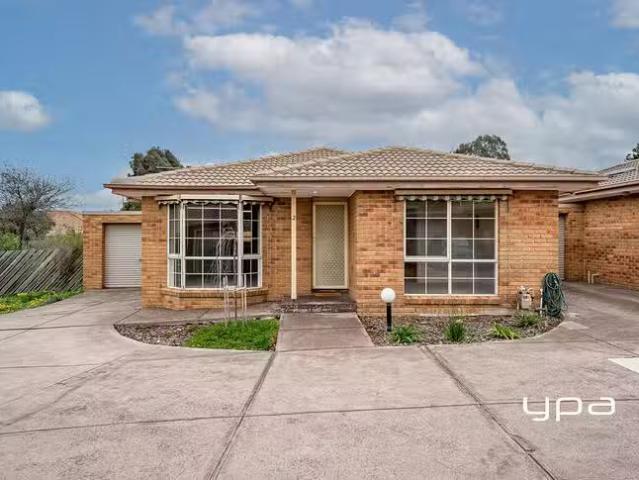 Unique 2 BR 2/95 Pasley Street, Sunbury, VIC 3429