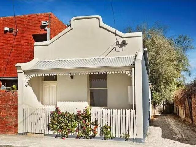 Cheap 2 BR 2 Percy Street, Fitzroy North, VIC 3068