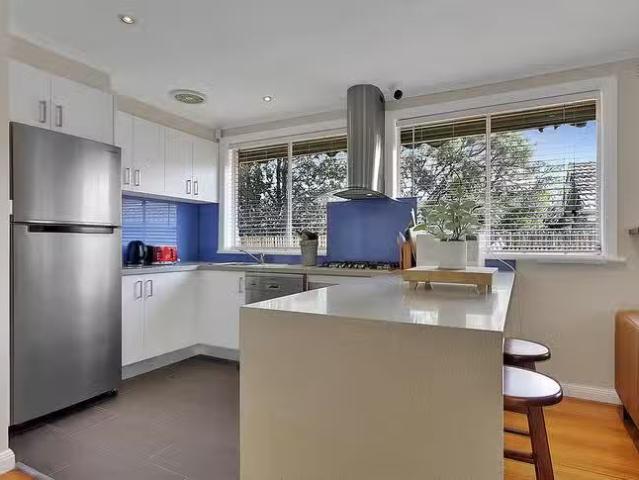 Cheap 2 BR 3/11 Royal Avenue, Sandringham, VIC 3191