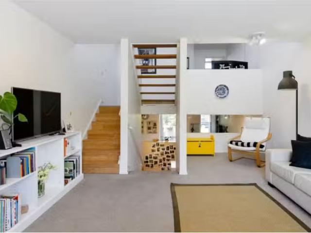 Unique 2 BR 31 Darling Street, Barton Apartment for rent List.