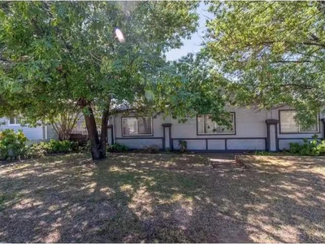 Unique 2 BR 3/2 Waratah Street, Leeton Apartment for rent Lis.
