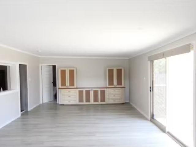 Deal! 2 BR 34 Berembed Street, Grong Grong House for rent Lis.
