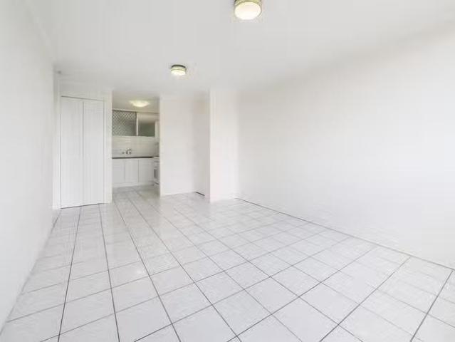 Rental! 2 BR 3/56 Burrai Street, Morningside, QLD 4170