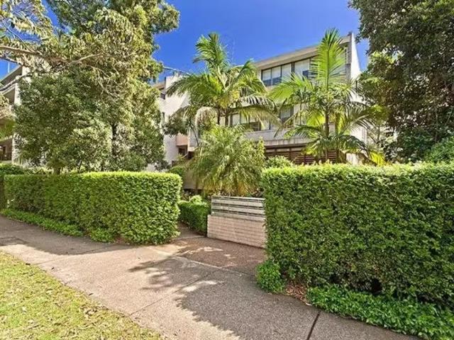Just in! 2 BR 36/4 14 Watson Street, Neutral Bay Apartment for.