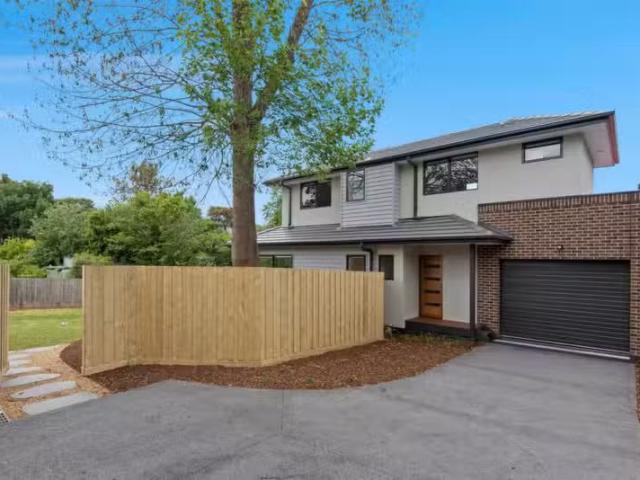 Deal! 2 BR 3/6 Shasta Avenue, Ringwood East VIC 3135 Townhou.