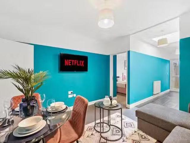 Cheap 2 BR Thomas Street