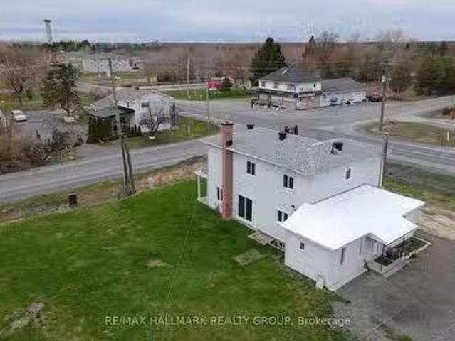 Unique 2 BR Upper Level 612 Russell Road, Clarence Rockland.