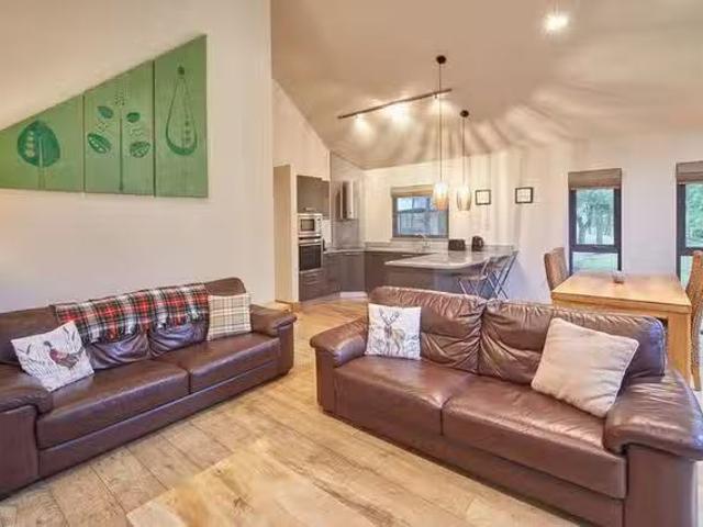 Charming 2 BR Whitby