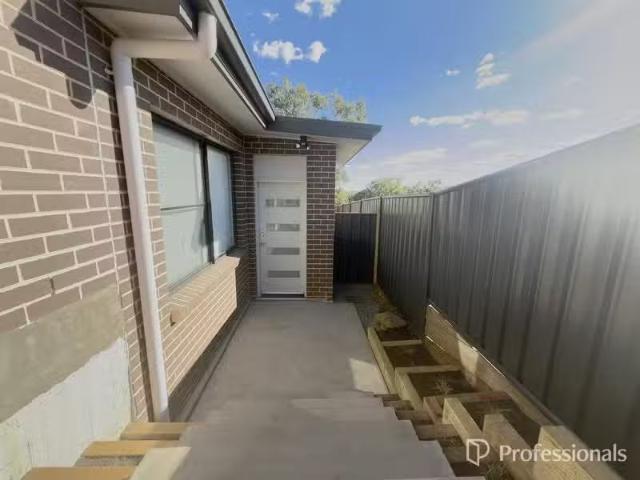 Unique 2 BR B/71 Valley Drive, TAMWORTH House for rent Listed.