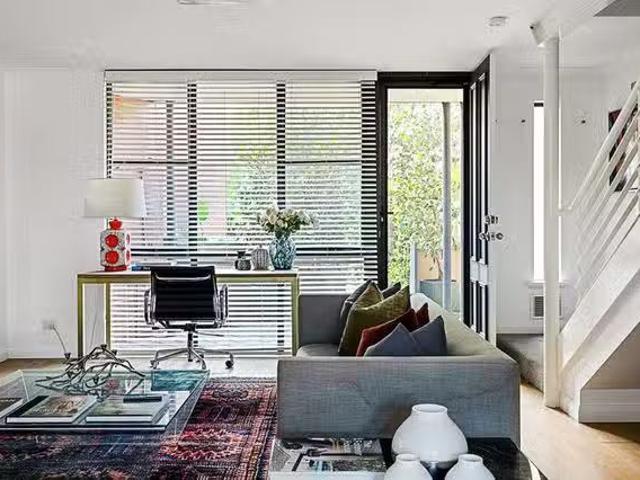 Rental! 2 BR Burns Street