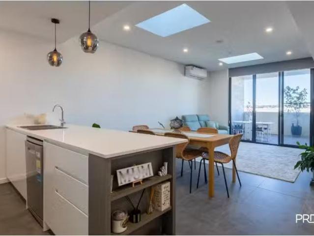 Charming 2 BR C315/90 Glenmore Ridge Dr, Glenmore Park House f.