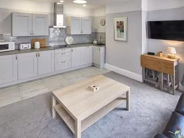 Cheap 2 BR Flowergate