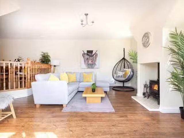 For Rent! 2 BR Greenknowes Poultry Fa