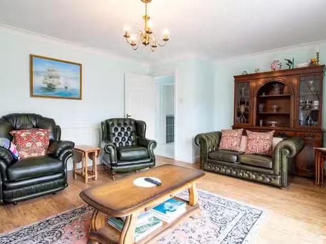 Just in! 2 BR Hamilton Close