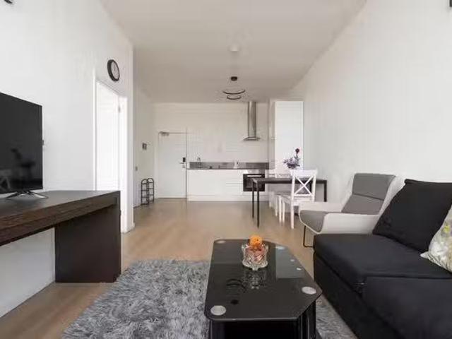 Charming 2 BR Halfords Lane