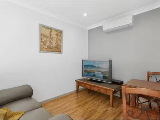 Charming 2 Federation Place, Frenchs Forest Apartment for rent.