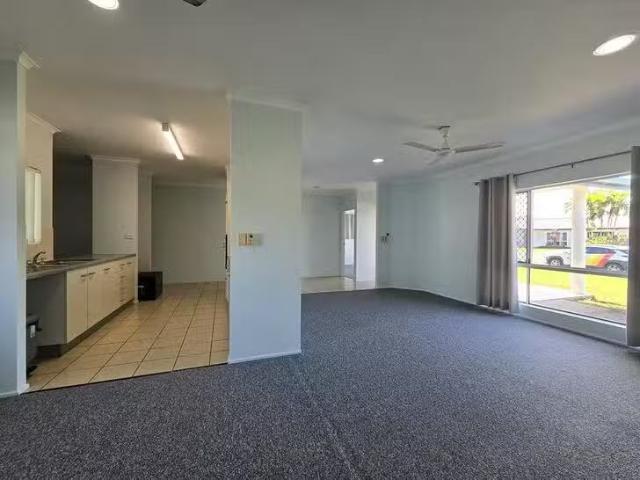 Cheap 2 Kirraly Close, Mooroobool, QLD 4870