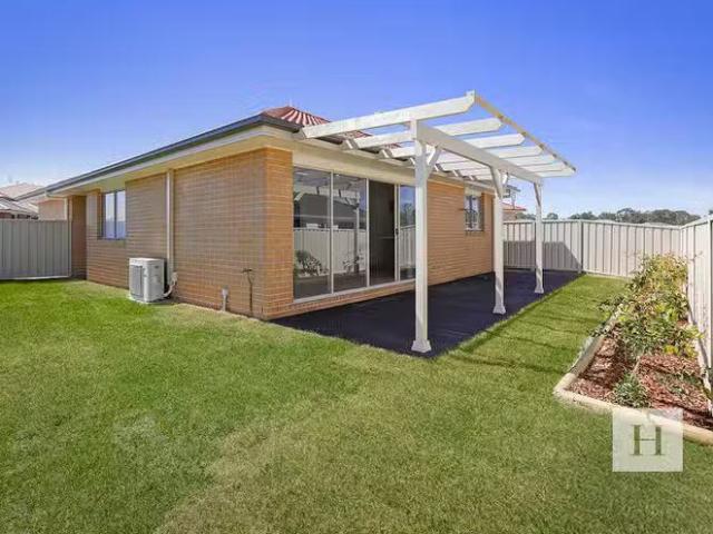 Unique 2 Nigella Circuit, Hamlyn Terrace, NSW 2259
