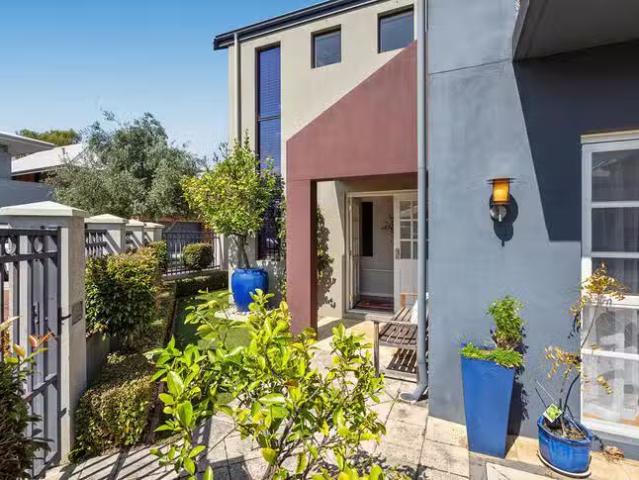 Cheap 2 Porcelli Close, South Fremantle, WA 6162