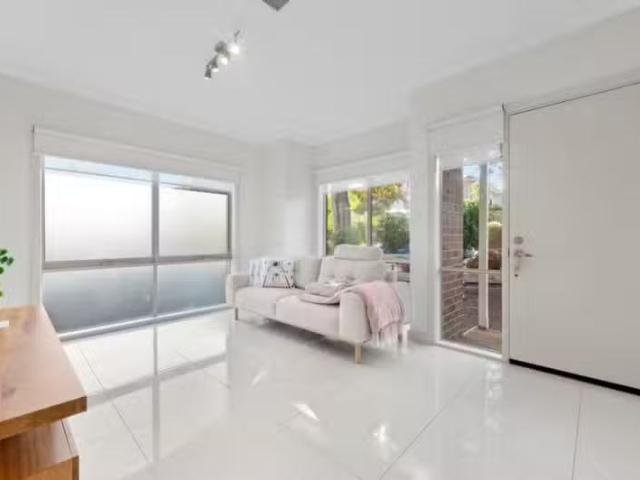 Cheap 2A Blackwood Court, Nunawading VIC 3131 House For Lease
