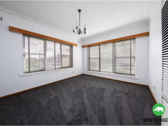 Deal! 30 Ernest Street, Queanbeyan House for rent Listed by R.