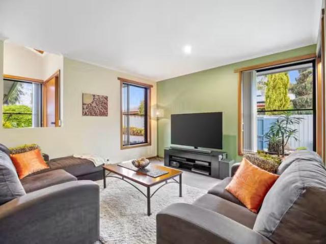 Charming 30 Hume Cres, Alfredton VIC 3350 House Leased