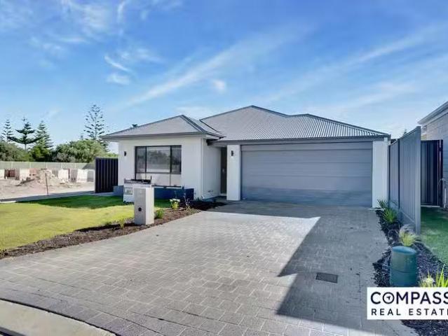 Charming 30 Matilda Rise, Wannanup, WA 6210
