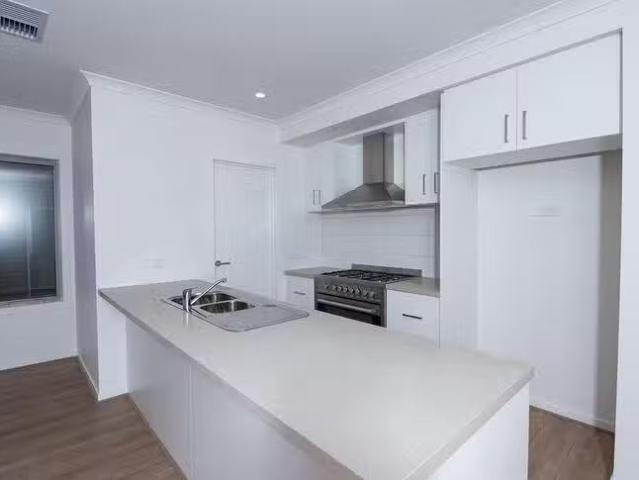 For Rent! 30 Magnesium Road, Kalkallo, VIC 3064