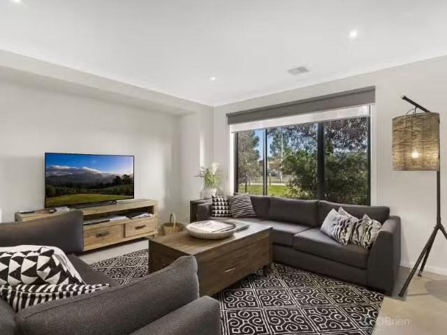 Deal! 30 Murgese Circuit, Clyde North Townhouse for rent List.