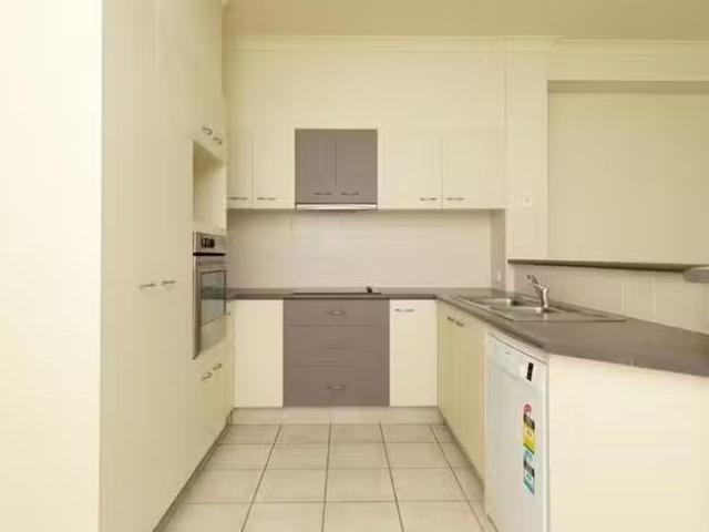 Cozy 3/1 3 Hillridge Crescent, Varsity Lakes, QLD 4227