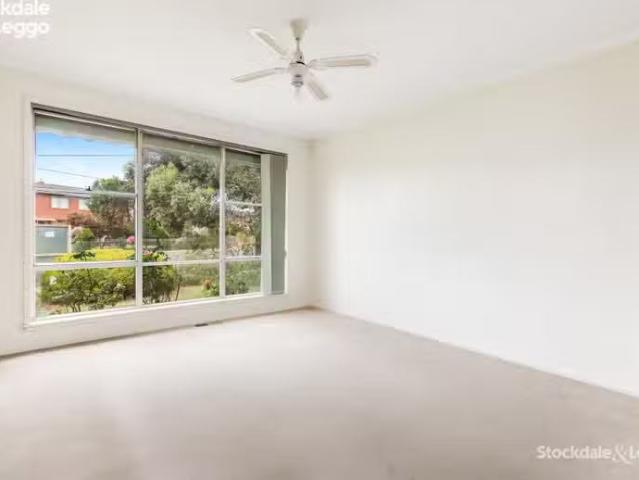 Nice 31 Bladin Street, Laverton VIC 3028
