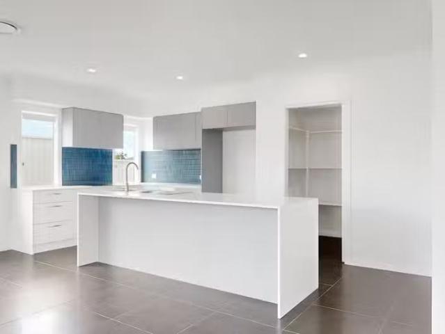 Just in! 31a Amber Court, REDBANK PLAINS, QLD 4301 Duplex fo.